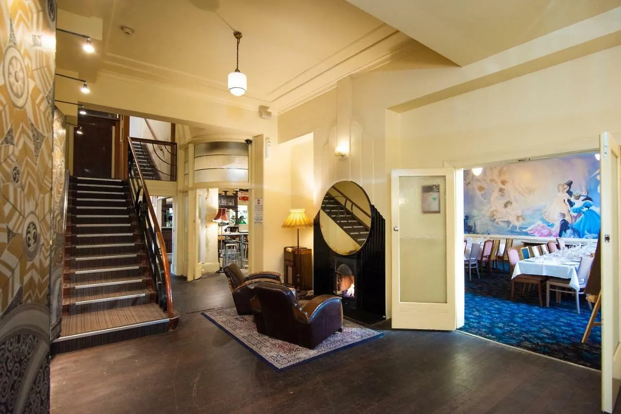 The Mile End Hotel Аделаида