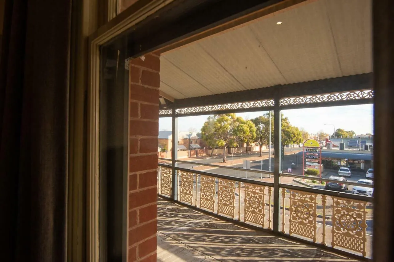 The Mile End Hotel Adelaide 3*,